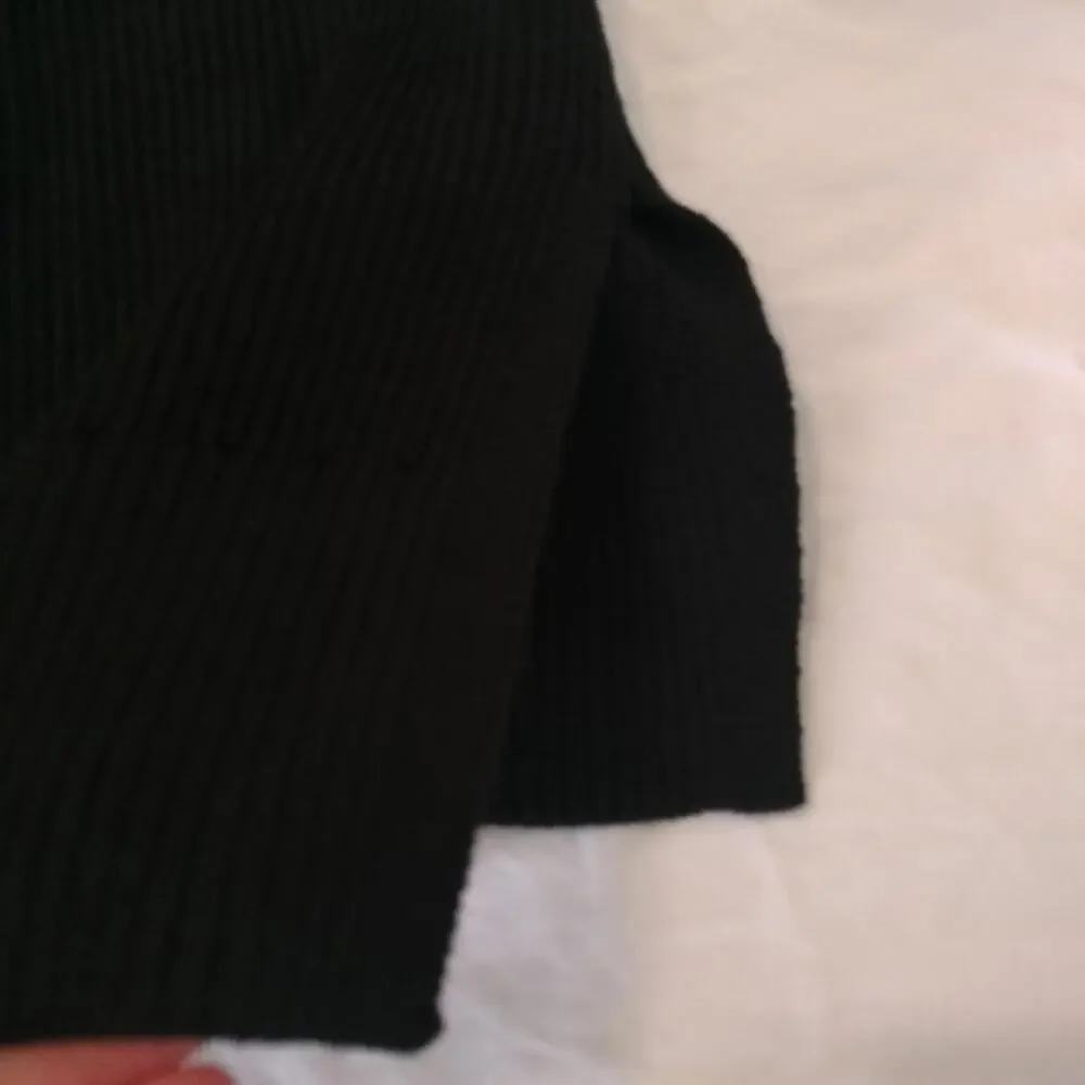 Athleta NWT Women's Black Hanover V-Neck Wool Blend Sweater Size Large - Picture 8 of 9